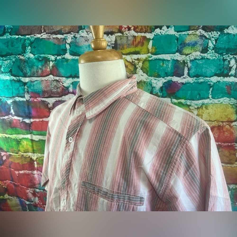 The North Face Button Front Short Sleeve shirt Men’s Size M Striped